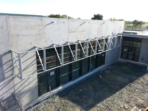 Structure caisson formant brise-soleil - les Herbiers