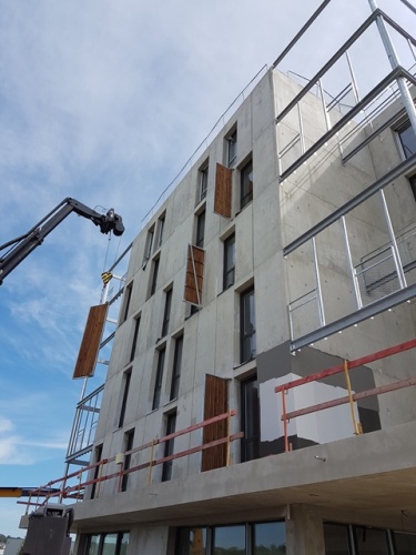 [Brise-soleil acier remplissage bois] - les Herbiers